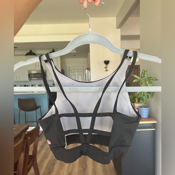 Girls sports bra. - Picture 2 of 3